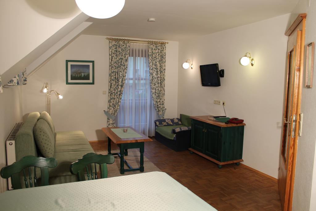 Haralds Ferienwohnungen Bad Kleinkirchheim Habitación foto